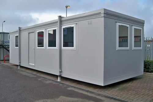 Prefab – Image of prefabricated building solutions made from sandwich polyurethane panels, designed for portability and durability.